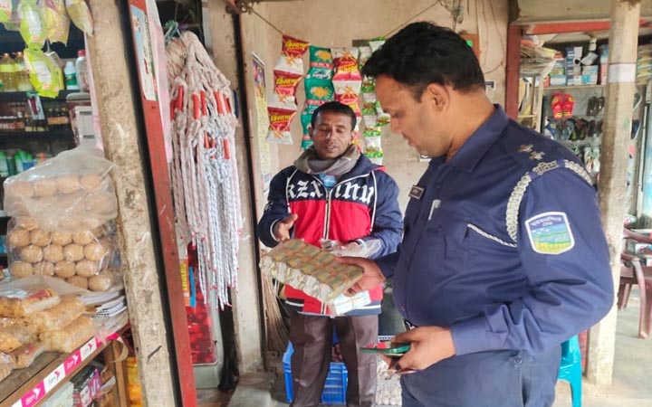 টাঙ্গাইলে বিপুল পরিমান রাজস্ব ফাঁকি দেওয়া অবৈধ বিড়ি জব্দ